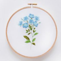 Kit de broderie sur tambour - Tamar Nahir Yanai - Plumbago bleue