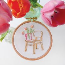 Kit de broderie sur tambour - Tamar Nahir Yanai - Chaise et tulipes