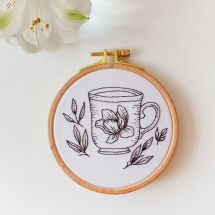 Kit de broderie sur tambour - Tamar Nahir Yanai - Tasse de thé florale